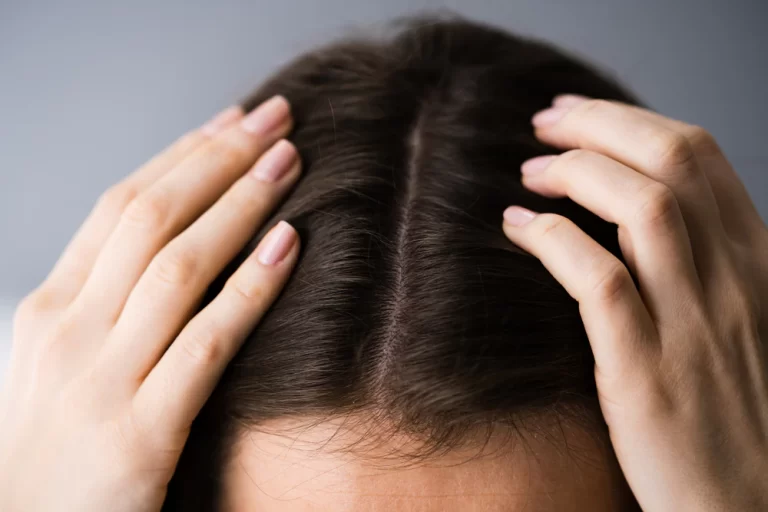 Scopri la Magia della Colorazione 100% Naturale per Coprire i Capelli Bianchi