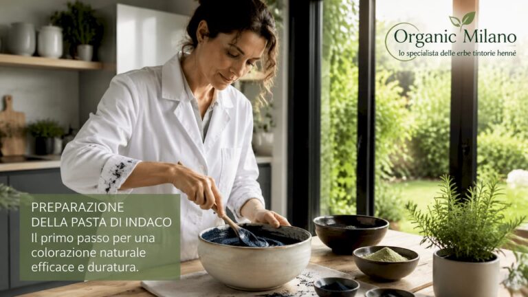 Una donna sta preparando una pasta di polvere d'indigo per tingersi i capelli.